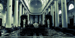 Intérieur d'une grande église, basilique. Inside of a big church basilic.